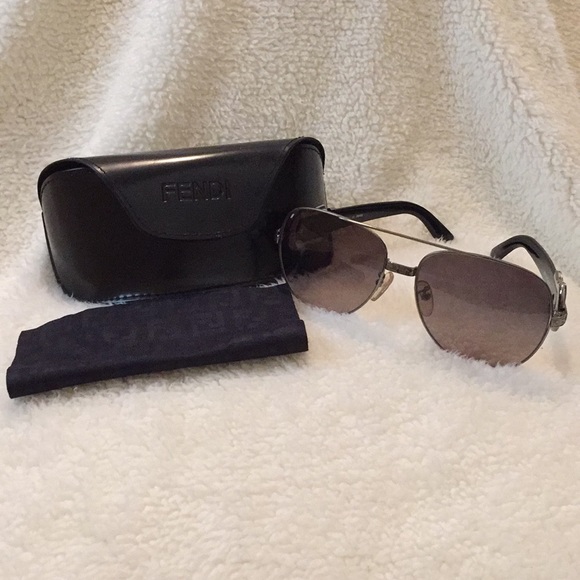 Fendi aviator sunglasses in black - Picture 1 of 8